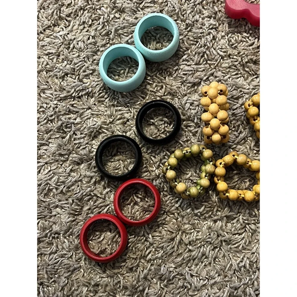 Lot Of 32 Napkin Rings Floral, Beaded and‎ More